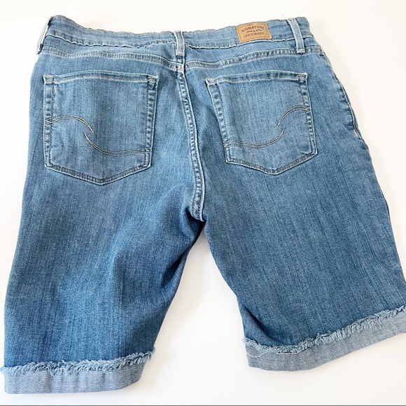 LEVI’s Signature mid rise‎ 10” Bermuda shorts SIZE 12 raw fringe hen EUC - Picture 3 of 6